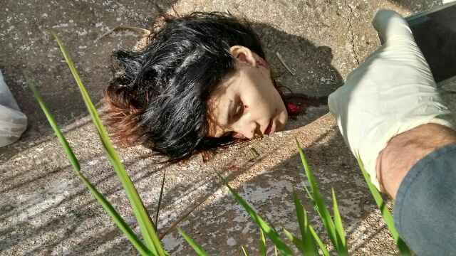2. 1. ク リ ッ ク で モ ザ イ ク 解 除(2 枚). 