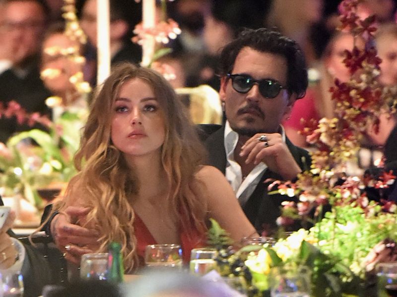 ジョニー・デップに顔面を殴られたアンバー・ハードの画像をご覧ください