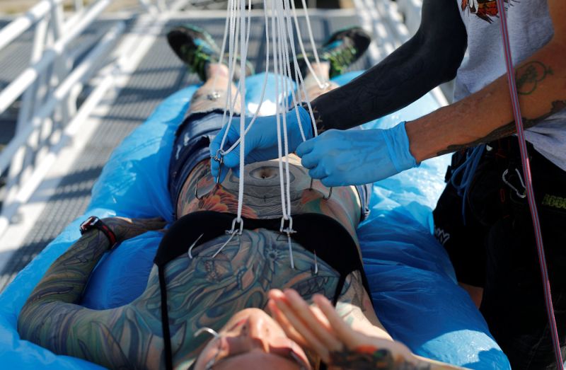 podveshivanie-devushki_06