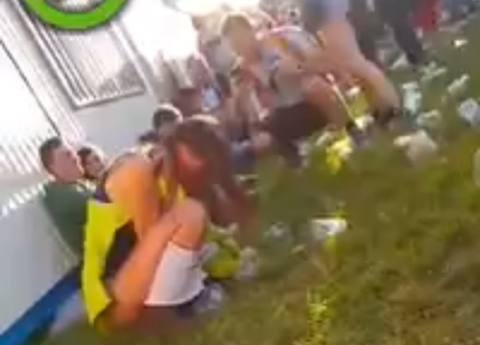 酔っ払ってみんなの前で排尿しちゃう女子がエロかわいそう・・・（動画）