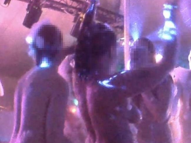 700人の男女による乱交パーティーが行われる・・・（画像）