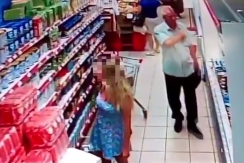 【動画】ミニスカートの女の子に近付いていくおじいちゃん ⇒ とんでもない事をやらかす・・・