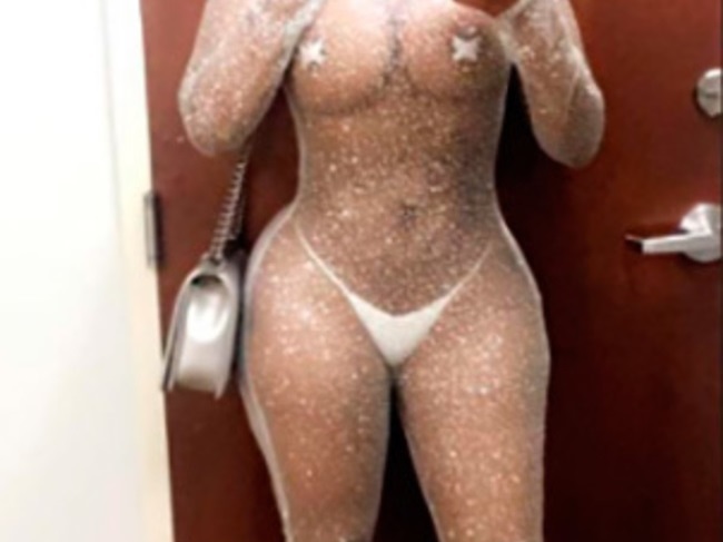 【画像】最近のファッション、もう乳首とマ●コを隠せれば何でもいいらしい・・・