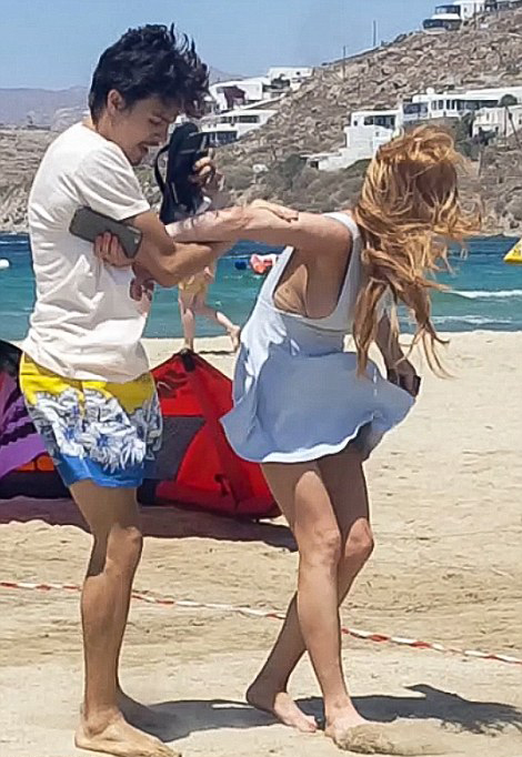 Lindsay-Lohan-Beach-Fight-with-Fiance-Egor-Tarabasov-Candids-5