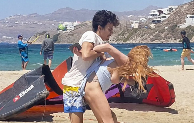 Lindsay-Lohan-Beach-Fight-with-Fiance-Egor-Tarabasov-Candids-7