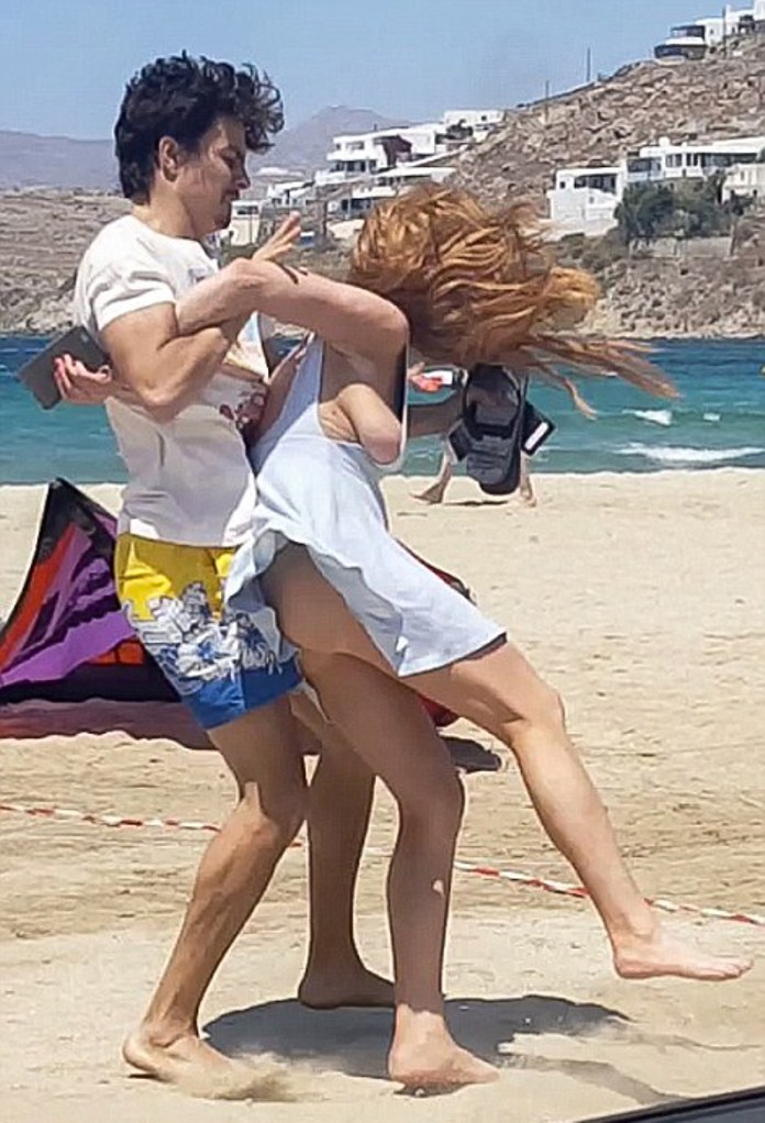 Lindsay-Lohan-Beach-Fight-with-Fiance-Egor-Tarabasov-Candids