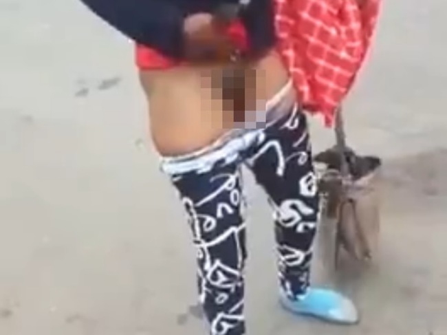 街中でマ●コ見せてくる女・・・（動画）