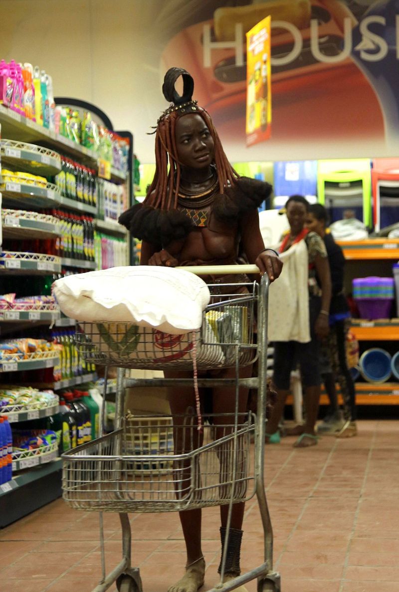 afrikanka-v-supermarkete_02