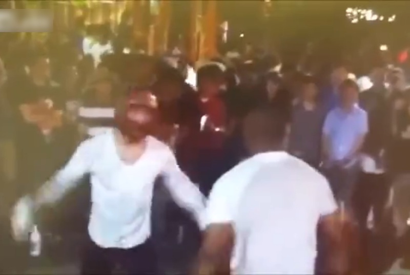 ボクシングかじってる黒人がプロボクサーのアジア人と戦った結果・・・（動画）