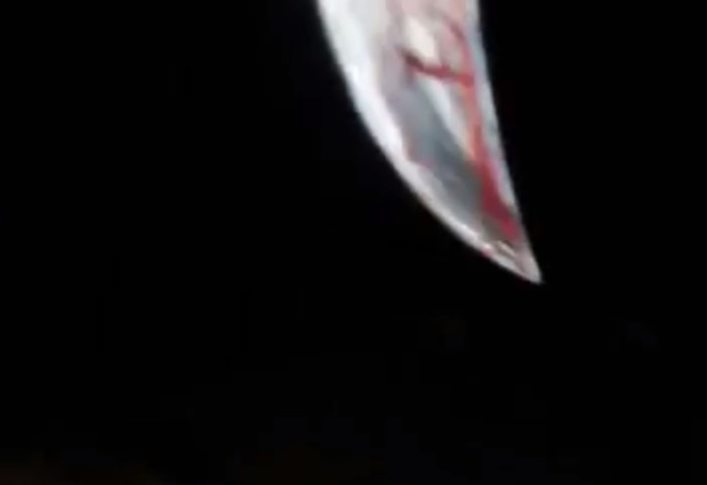 【超！閲覧注意】男のチ●コを切り取る女。見てはいけない映像・・・