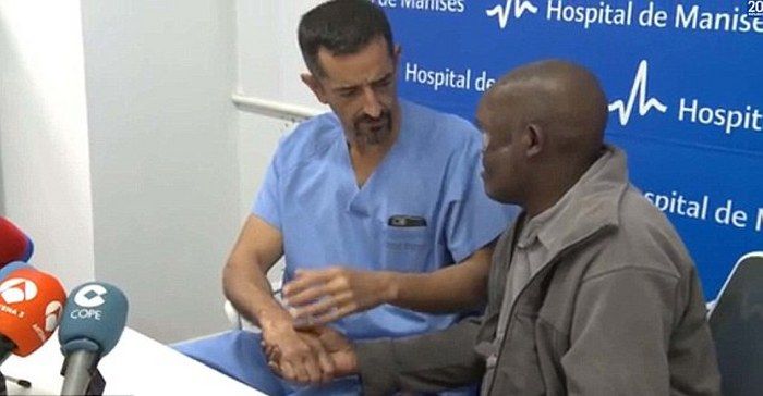 muzhchina-s-opuholju-na-lice_04