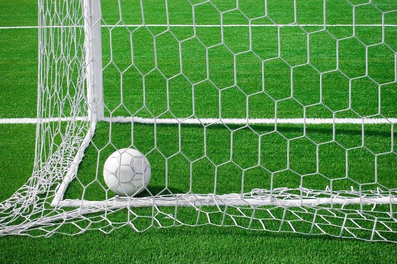【閲覧注意】サッカーのゴールキーパー、試合中に信じられない死に方をする