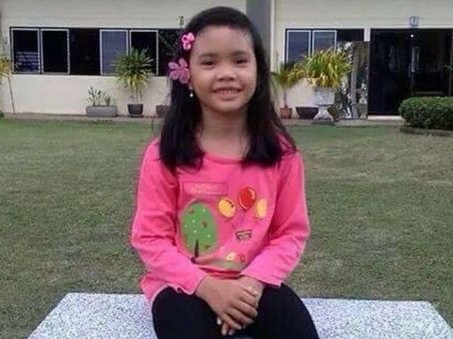 【閲覧注意】9歳の女の子。裸になると・・・（画像）