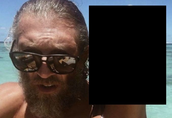 【画像】50歳のおじさん、10代のモデルと付き合う…こんなエロい身体を…