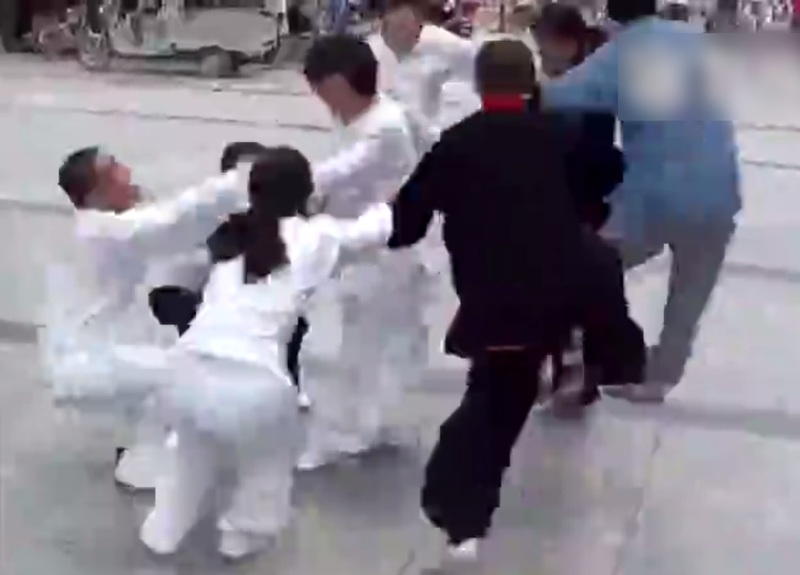 大の大人７人がかりでも ”絶対に勝てない” 太極拳の達人の女性をご覧ください…（動画）