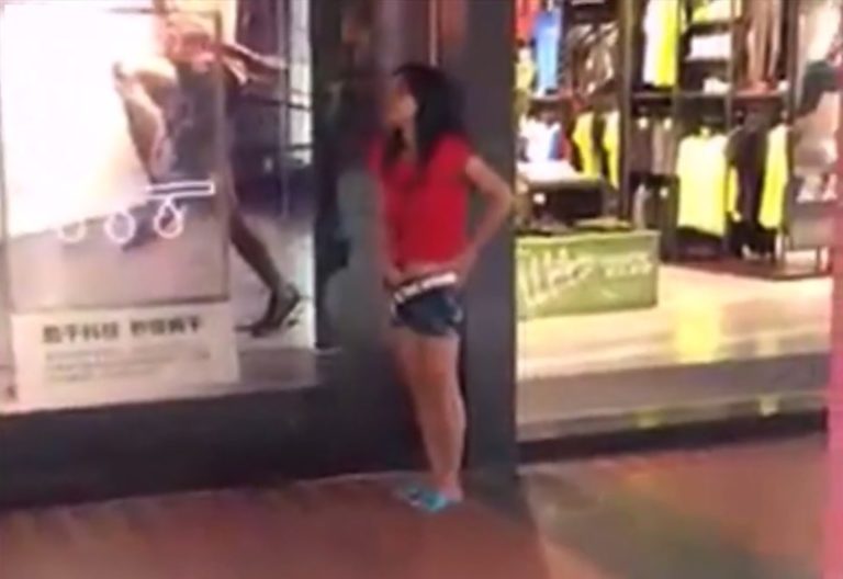 外で若い女の子がマスターベーションしてるんだけど・・・（動画）