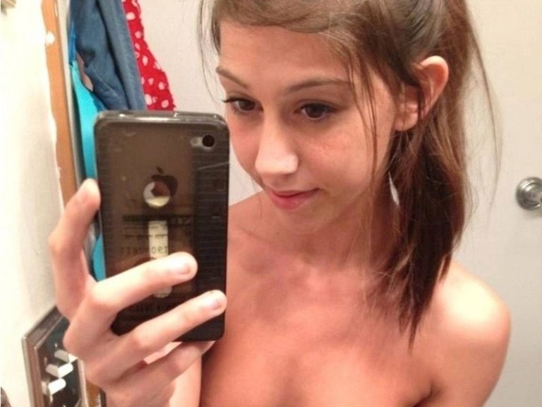 彼氏に送った全裸画像を晒された１０代美少女たち・・・ (画像)