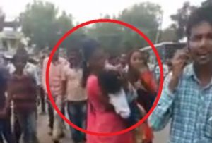 【閲覧注意】目の前で子供に死なれたお母さん、完全にコワレル・・・（動画）