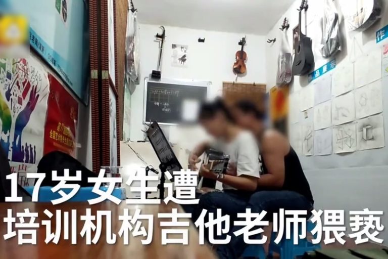 女子高生（17）「学校で教師におっぱいを揉まれています。盗撮した動画を見てください…」