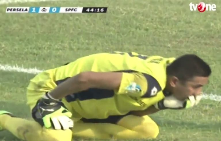 【動画】代表のゴールキーパー、試合中 味方選手と衝突し死亡
