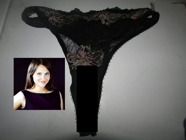 【画像】嫁のパンティーのマ●コと接触する部分が…