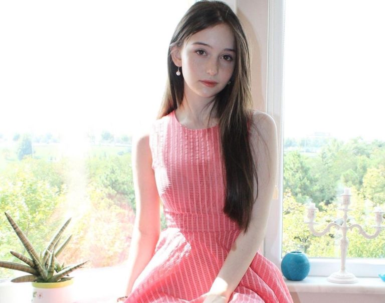 【画像】とんでもない美少女女子高生（17歳）が発見されネット中が騒然