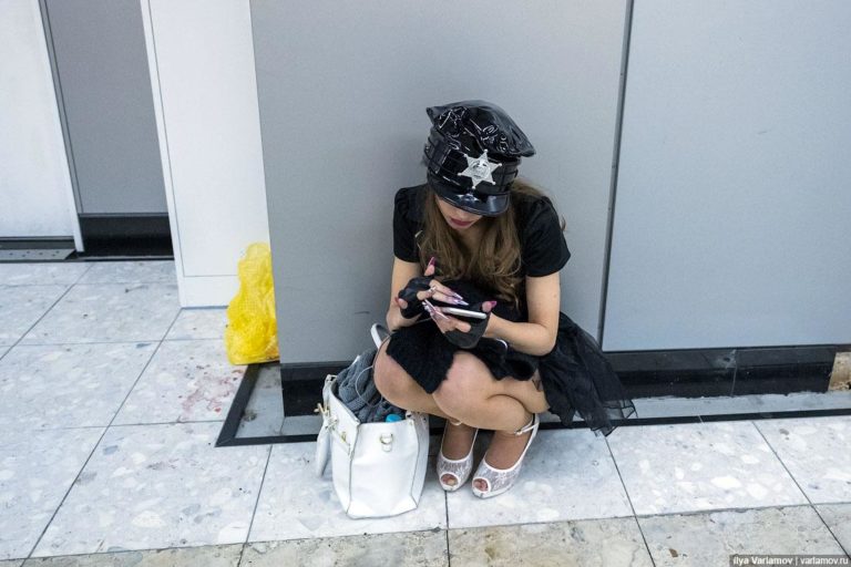 【画像】海外サイトで公開されてた「渋谷ハロウィン」のヤリチンとヤリマン…