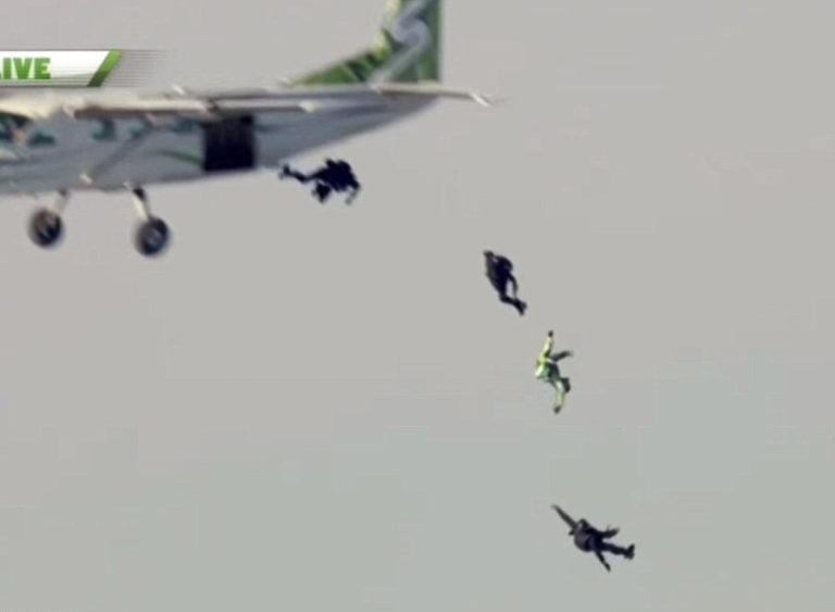 【閲覧注意】飛行機から飛び降りて死亡した人間の画像がやばい