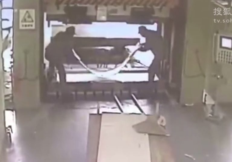 数々の伝説を生んだ工場内死亡事故、また１つ伝説を生んでしまう・・・（動画）