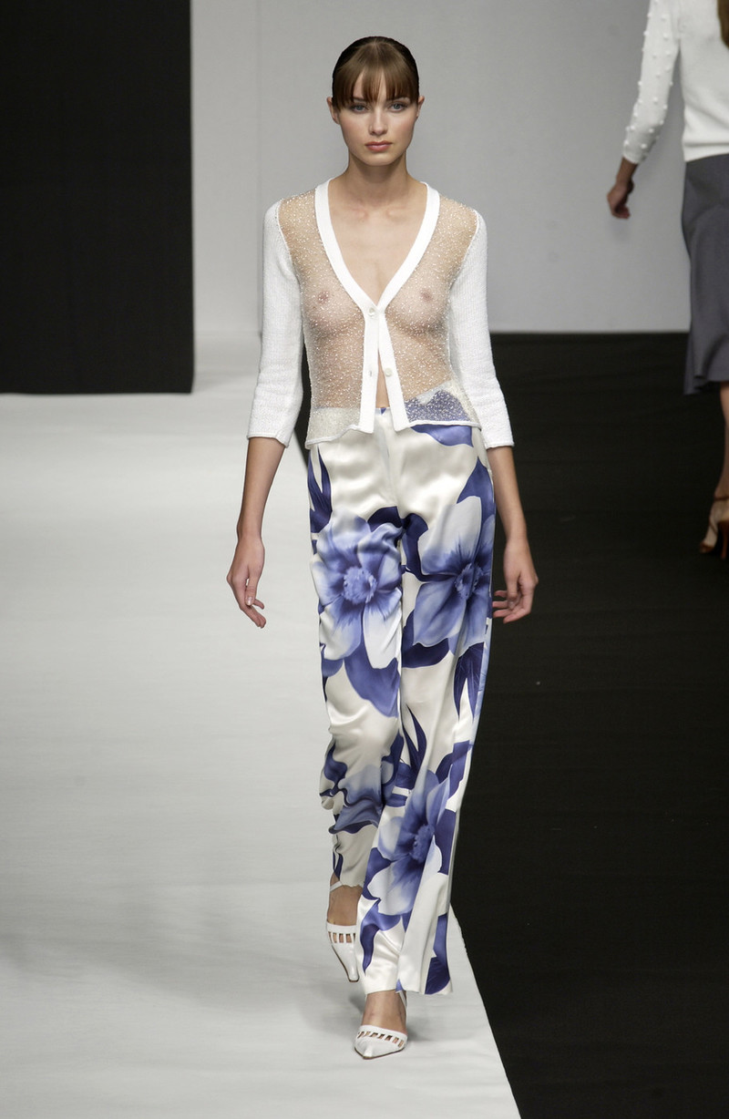 ファッション モデル 乳首