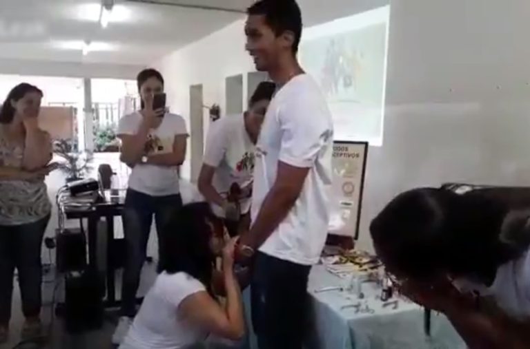 【動画】女教師さん、生徒のチ●コに口でコンドームを付けてしまうｗｗｗｗｗｗ