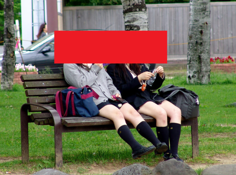 【超！閲覧注意】女子高生2人のマジで恐ろしい画像が公開される・・・・・