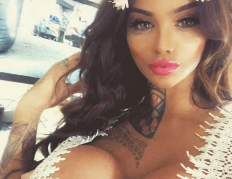 【画像】イギリスで一番おっぱいがデカい女ｗｗｗもうこれ人間じゃないｗｗｗ