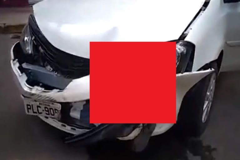 【閲覧注意】バイクの運転手さん、千切れて ”車の一部” になってしまう…（動画）