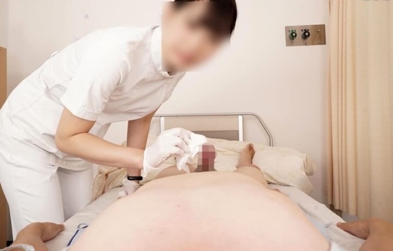【動画あり】クリニックで女性スタッフによる男性器脱毛を受けた男、物凄い量射精してしまうｗｗｗ