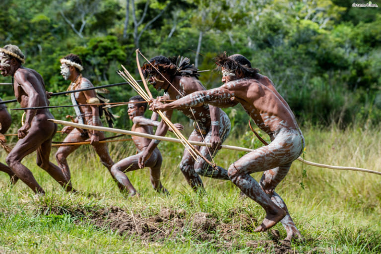 【閲覧注意】アフリカの ”ヤバい部族” 、兵士10人と戦い皆殺しにしてしまう（画像あり）