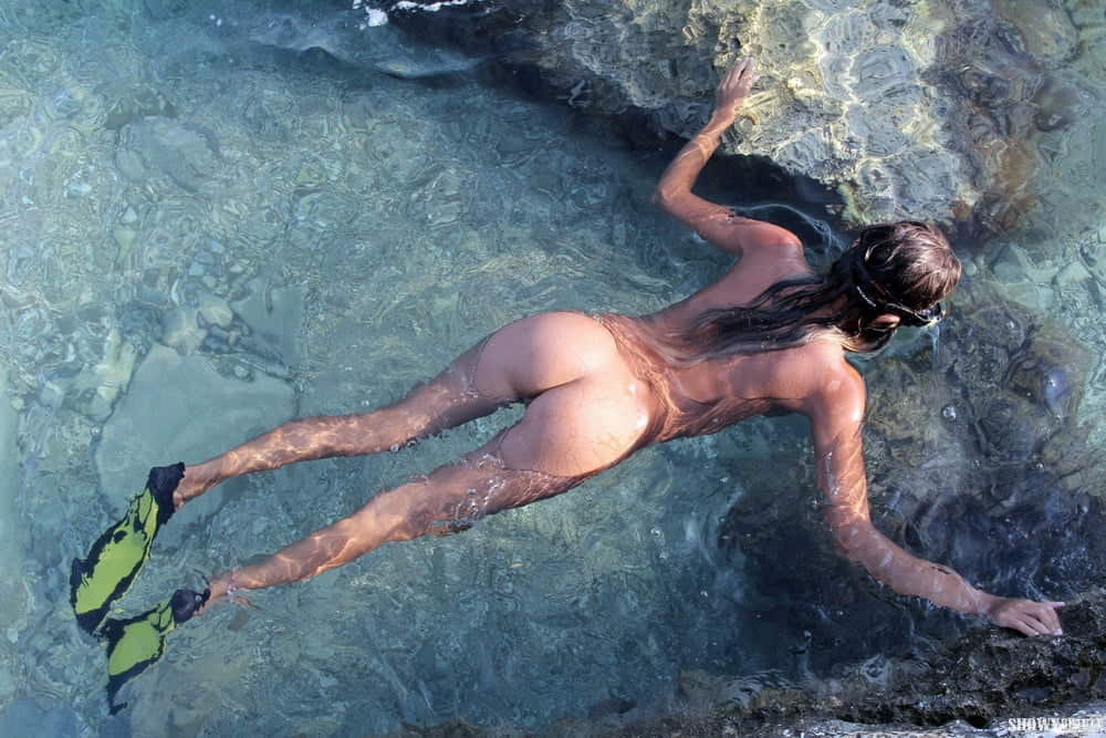 Naked Women Swimming Naked Pics
