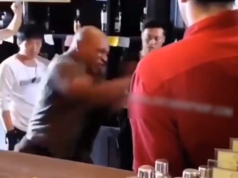 【衝撃】ボクシング元ヘビー級王者（52歳）になら勝てると思ってる奴、これ見ろ…（動画）