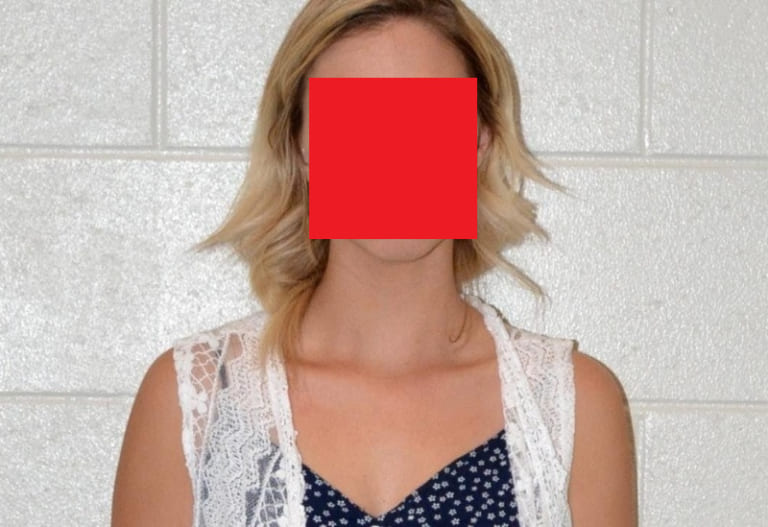 【画像】美人女教師（27）が授業中に男子生徒とセ○クス ⇒ 羨ましすぎると話題に！！
