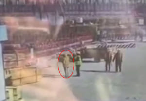 【狂気】現場監督、作業員の重機でぺしゃんこにされ死亡・・・（動画あり）