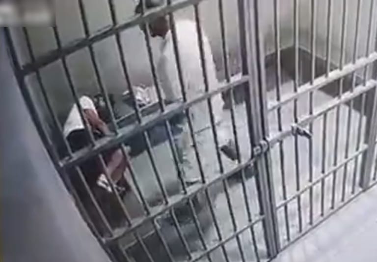 【愕然】刑務所で同じ房に入ってきた囚人がゲイだった結果・・・・・