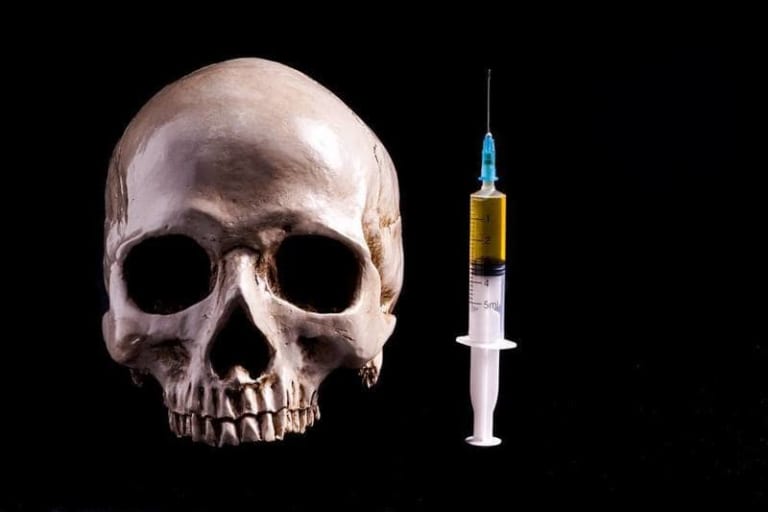 【閲覧注意】”世界で最も強い快感” を得られるドラッグ使用者、実の母親をこうしてしまう