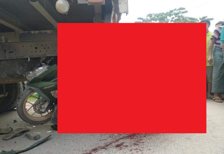 【閲覧注意】3人乗りのバイク。バイクに乗ったまま3人とも即死した事故画像が怖い…