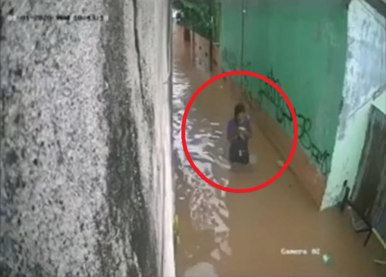 【衝撃映像】あと5秒遅かったらこの女性は死んでいた