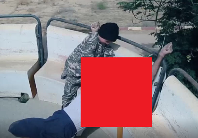 【超！閲覧注意】ISISは子供にこんな事をさせる・・・衝撃の10秒動画が世界中で話題に