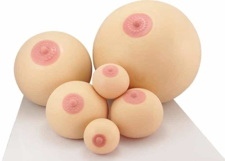 【画像あり】貧乳が着てもポロリしない服を巨乳が着た結果ｗｗｗｗｗ