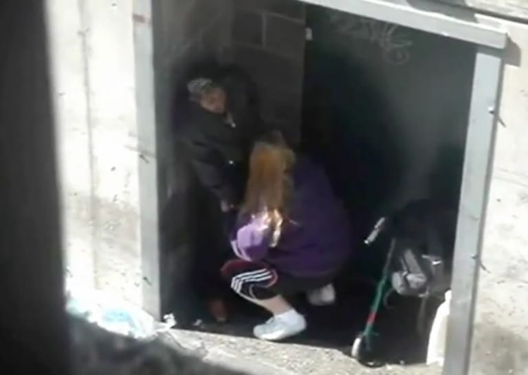 【動画】路上売春婦に20秒でヌイてもらった男、信じられない行動に出る…！
