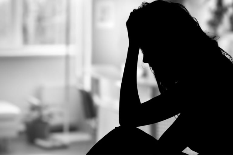 【閲覧注意】顔がヤバすぎて生きていけないと泣く女。その顔が本当にヤバイ