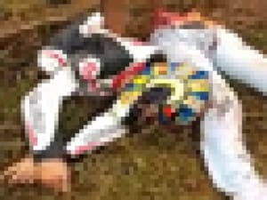 【閲覧注意】時速１００ｋｍライダー、一瞬で真っ二つになる・・・（動画あり）