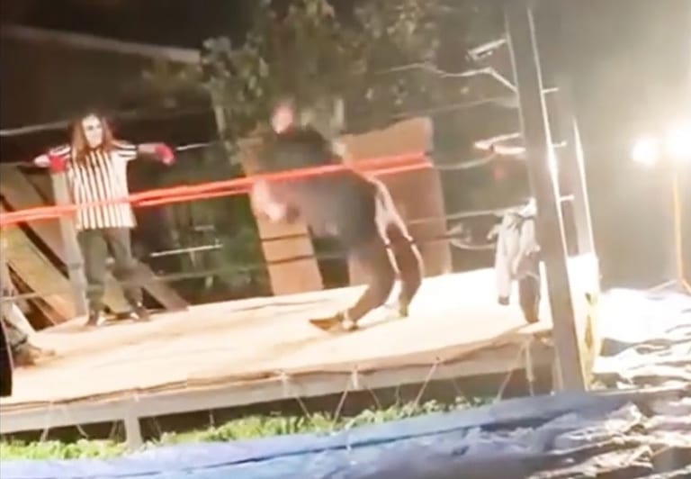 【閲覧注意】プロレスラーさん、両膝が逆に折れ曲がってしまう・・・（動画あり）